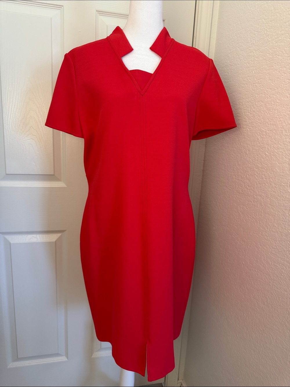 [new inventory] ST. JOHN RED SHORT SLEEVE STRETCH BODYCON DRESS EUC